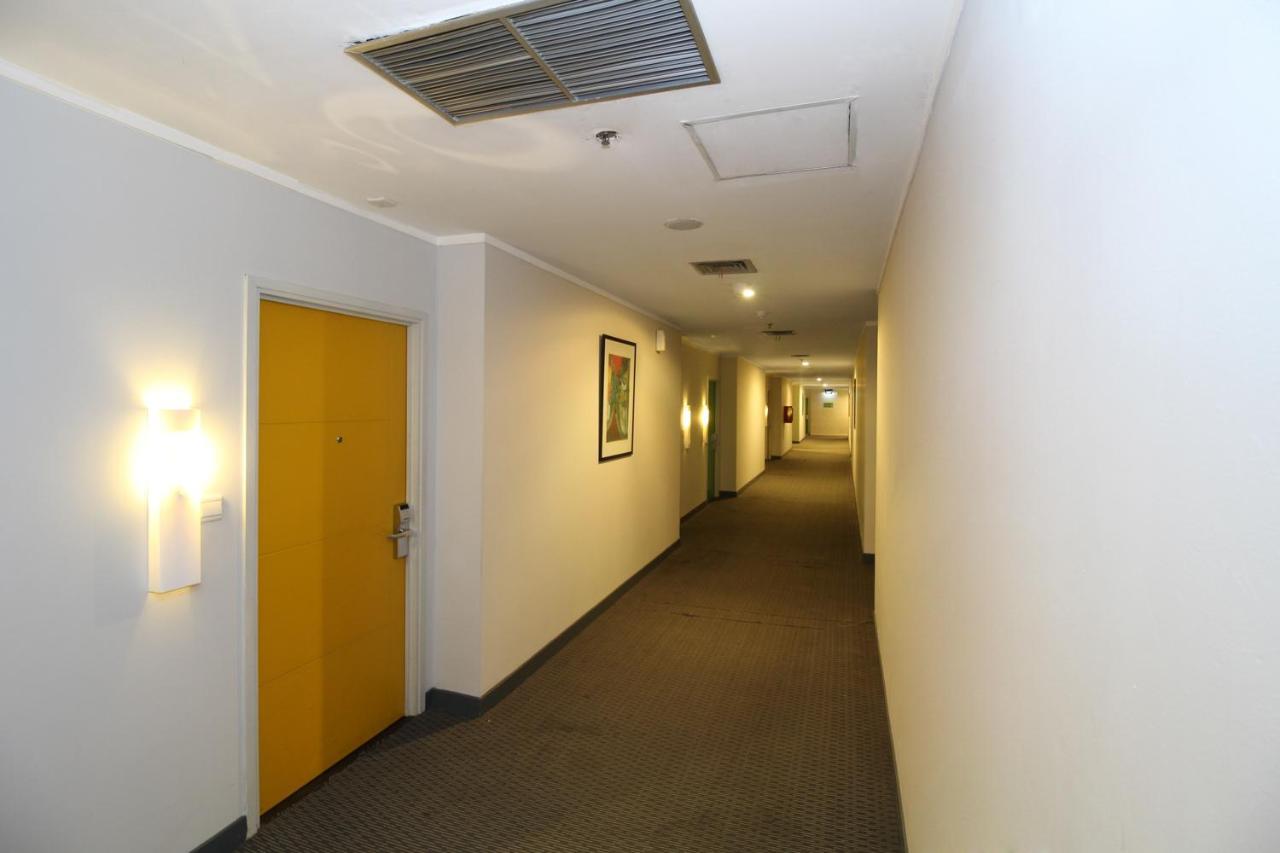 Hotel Airy Glodok Pinangsia Raya Jakarta Exterior foto